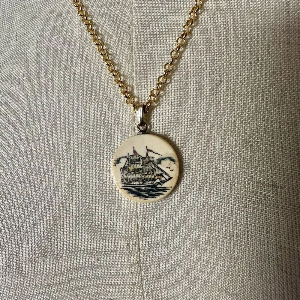 Sailing ships small circle pendant necklace